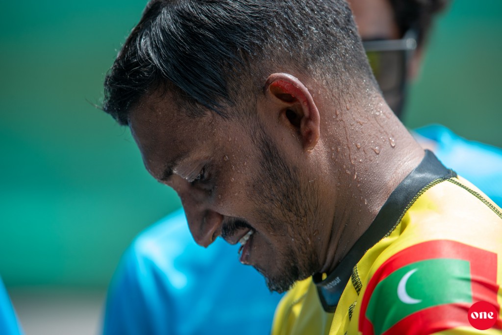 Kuda Ayya ah huttumeh neh, anekkaaves Drop-knee champion kan 
