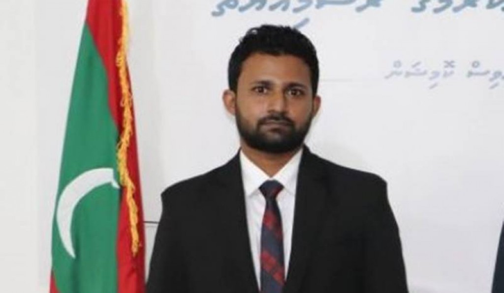 Adheeb ge vakeelakah Ghaazee Nadheeb ulhuhvaafaivaathee Fuhgiri mahsala in thanaazul vaan edhijje