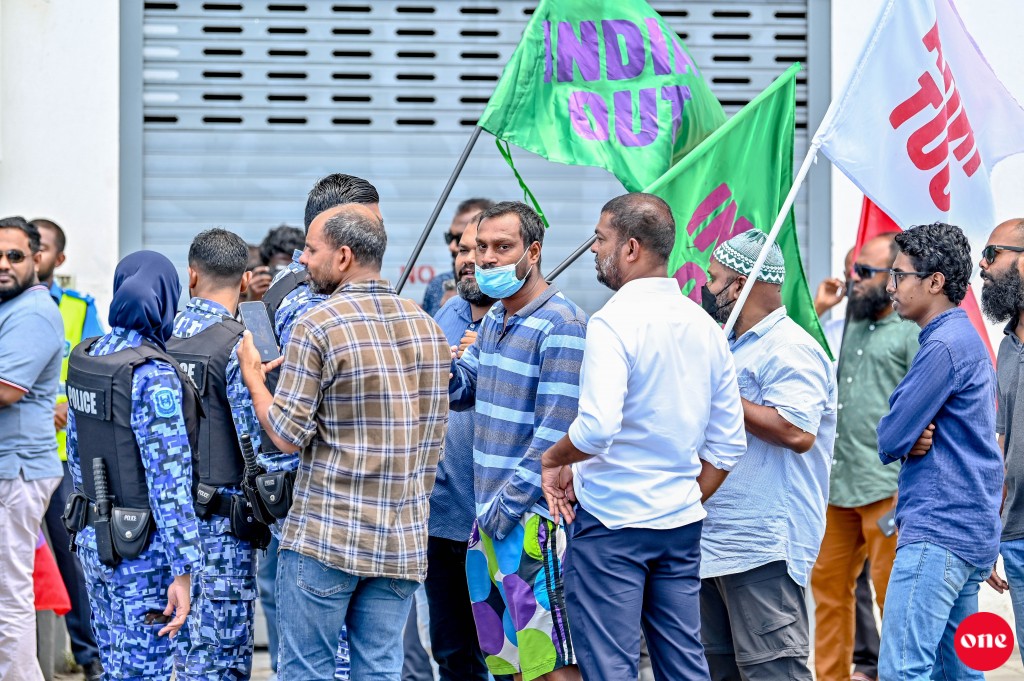 ''India out'' campaign aa dhekolhah MDP in ''baakeenuvey'' campaing fashaifi