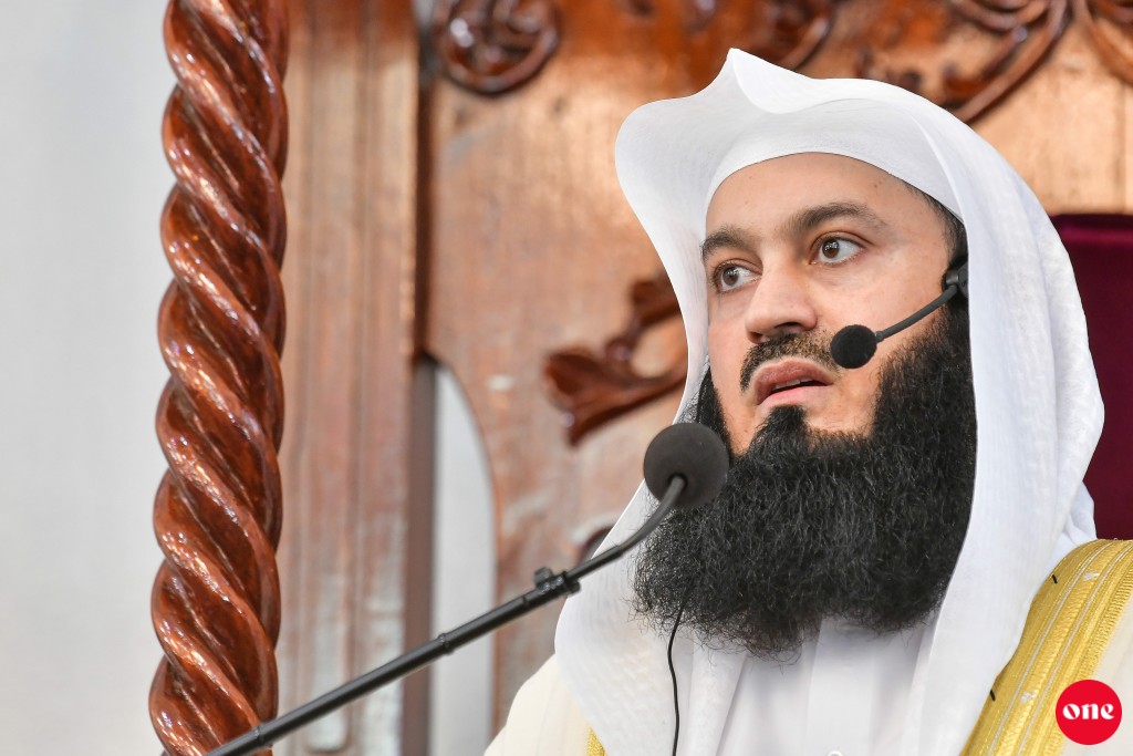 ONE Photo: Mufti Menk Dehvi Hukuru Huthubaa