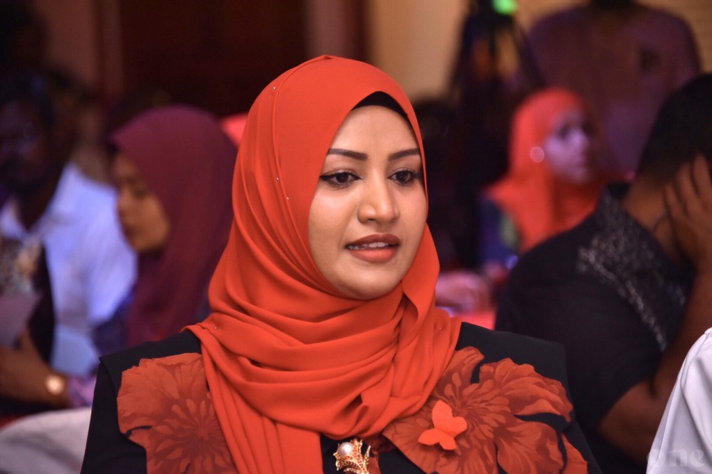 Anna aharuge kuree kolhu mini bus ge hidhumaiy thaarafu kureveyne: Nahula