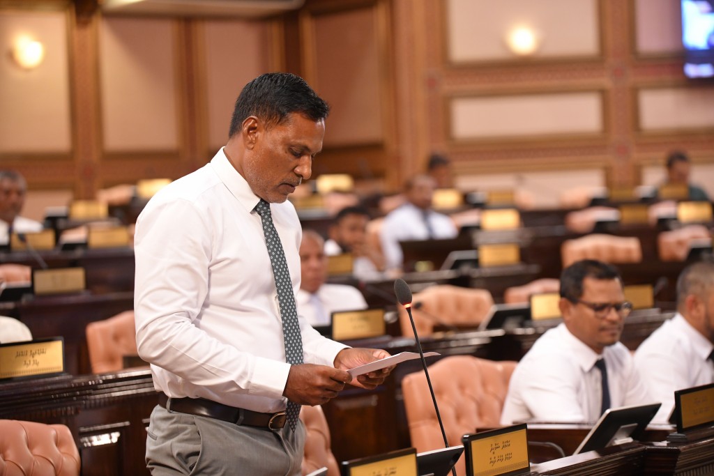 Sharuee dhaairaage minivankan nagaalan kuraa masakkath huttaalan govaali kulli massala beyrukollaifi