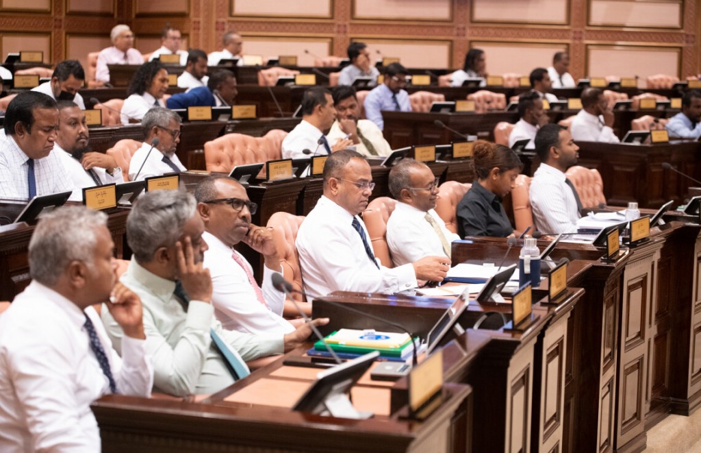 Chagos imuge massalaige mauloomaathu hihsaakohfaeh nuvey: Rayyithunge Majilis