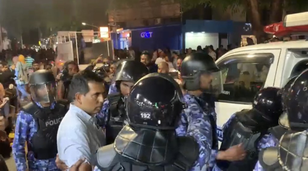 Idhikolhu muzaaharaa n Saeed hayyaru kohfi