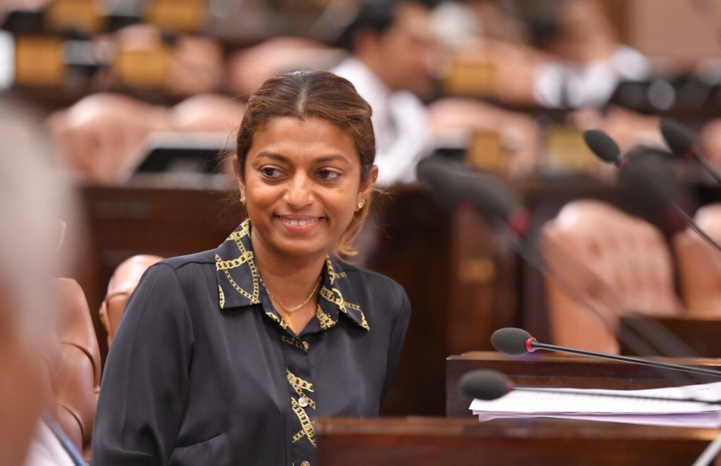 Raees ufadhdhaa vuzaaraathakuge adhdhaai siyaasee muvazzifunge adhadhu majilis in faaskuranjeheygoth hadhanee