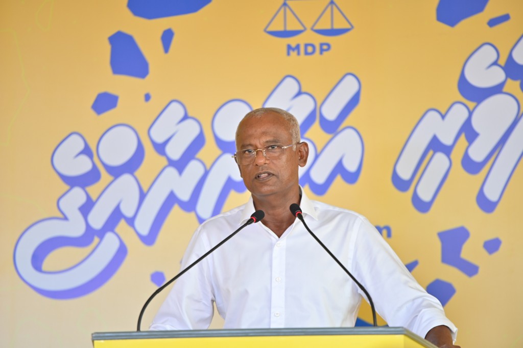 Vaadhaverin ah furusathu dheefi nama, dhen huri falhuthakaai rahthah ves vikkaalaane: Raees
