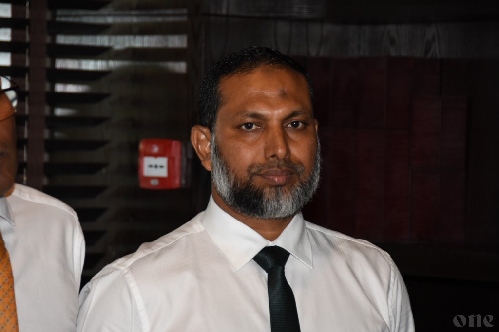 Imran noosverinah: Noosverin professional vey! alhugandu dhehkki vaahaka report kuri gothun hageegai olhey!