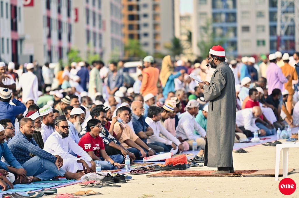 Male' sarahahdhuge 6 thanehgai bodu jamaa'athugai eid namaadhu kurun ohnaane