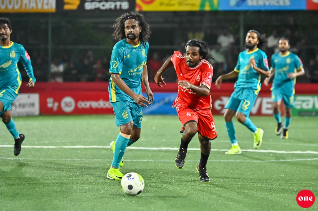 ވަން ފޮޓޯ: ގޯލްޑަން ފުޓްސަލް ޗެލެންޖް އަތޮޅު ބުރުގެ ވަރުގަދަ ކުރިމަތިލުންތައް ކުރިއަށް