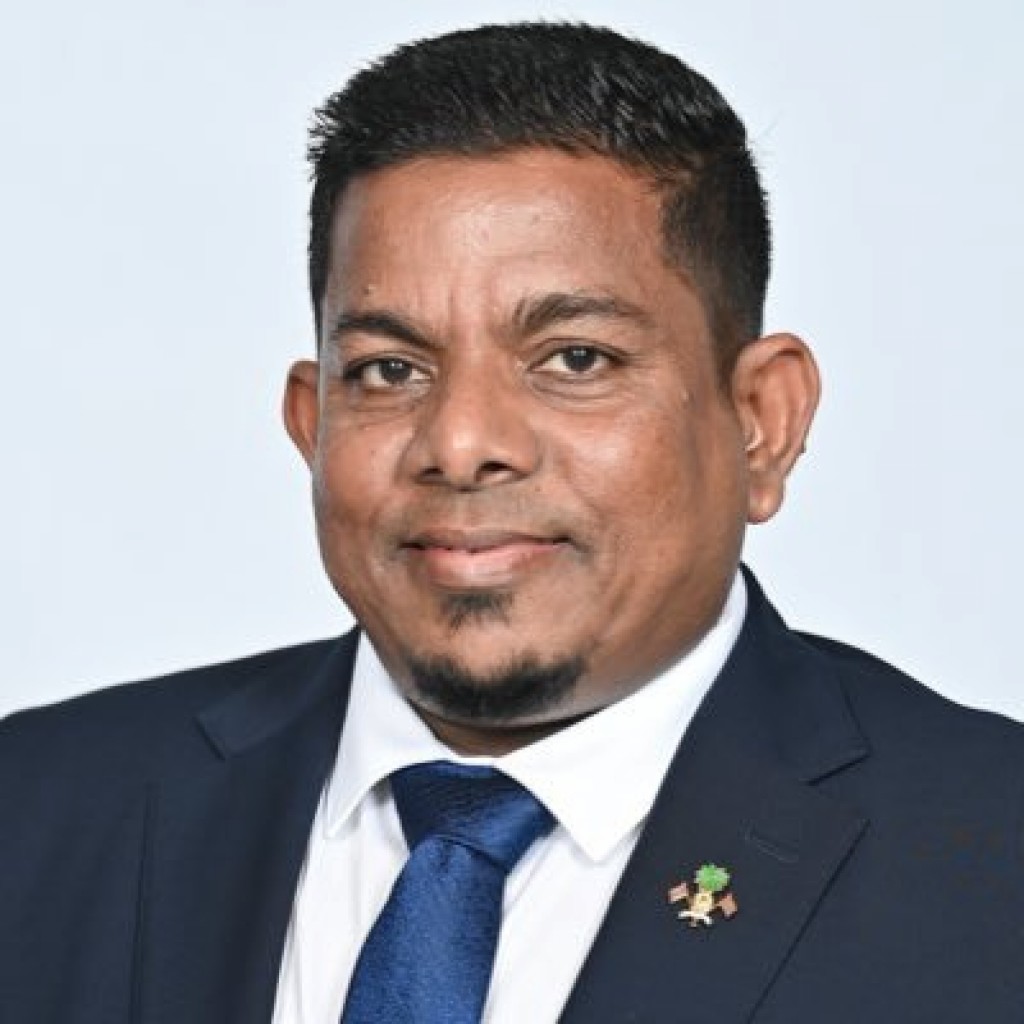 Raees office ge minister Rameez suspend kohfi