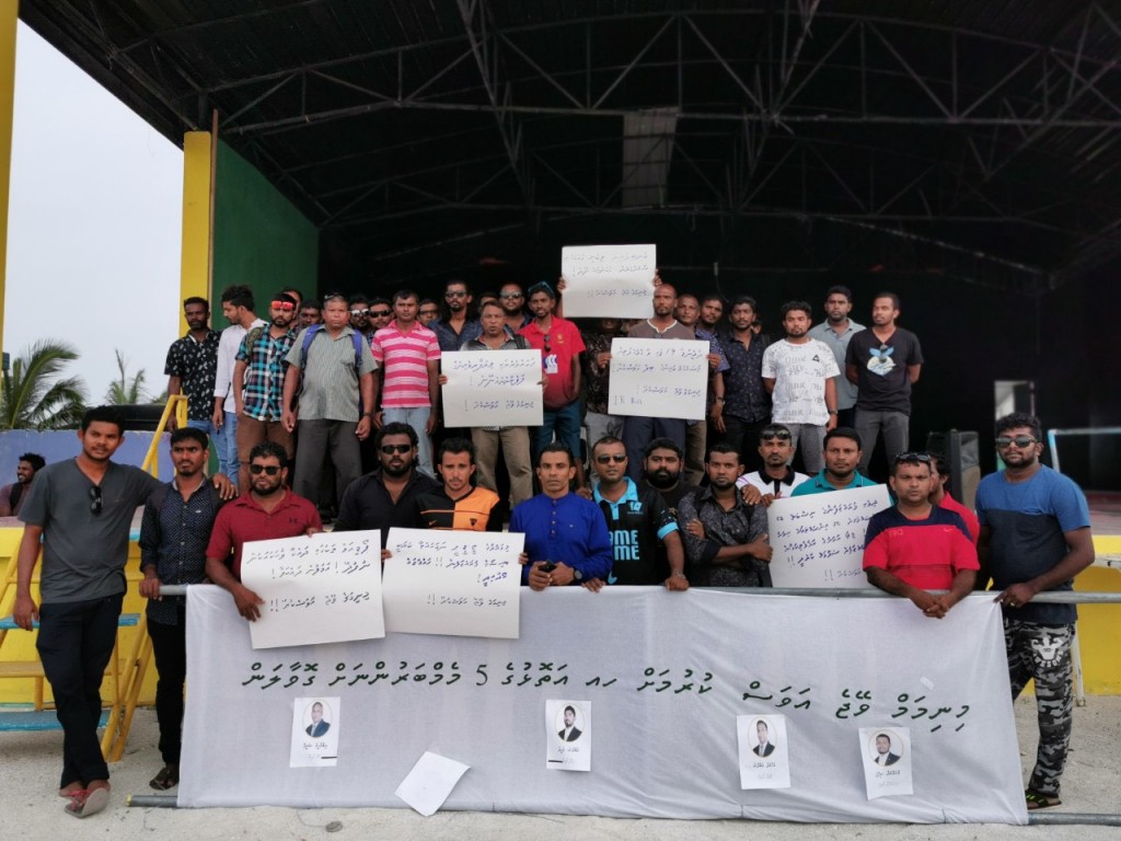 Protest in Dhidhoo demands to speed up works on Minimum Wage Bill