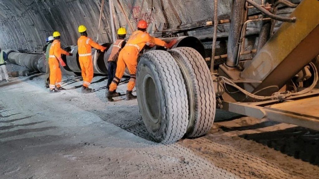 India ge tunnel gai thaashivee meehun salaamai kurumah ithuru tunnel eh thorufan fashaifi