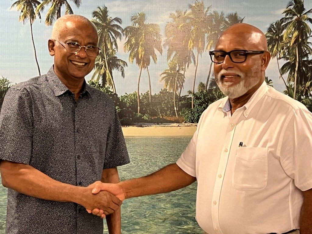 ADK Naashid ge thaaeedhu ves Raees Solih ah