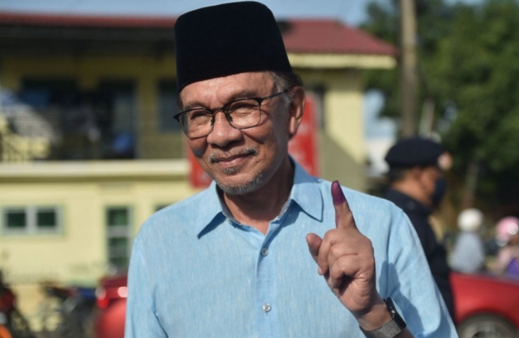 Adhuge dhuniye: Inthikhaabuge natheejaa akee Mahathir ah dhoru bandhuve Anwar ah dhoru hulhuvumeve.
