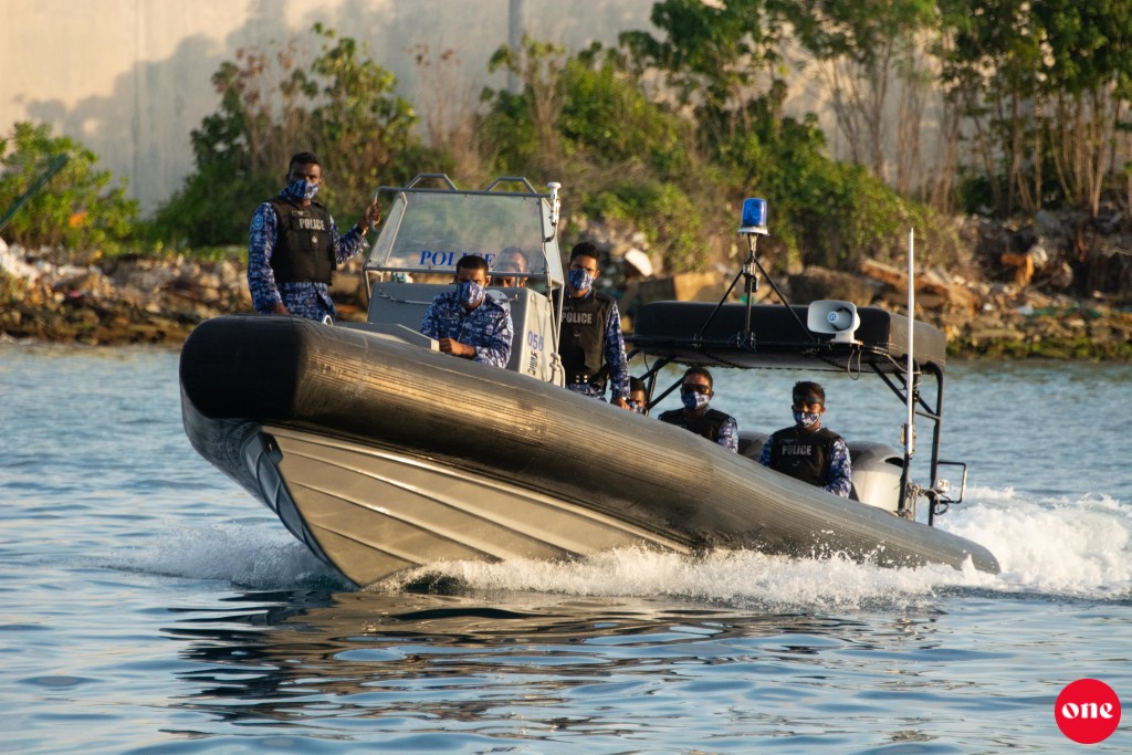 Kandumatheege ithuru haadhisaaeh, canoe ehgai nukuiy meehaku gelligen hoadhanee 