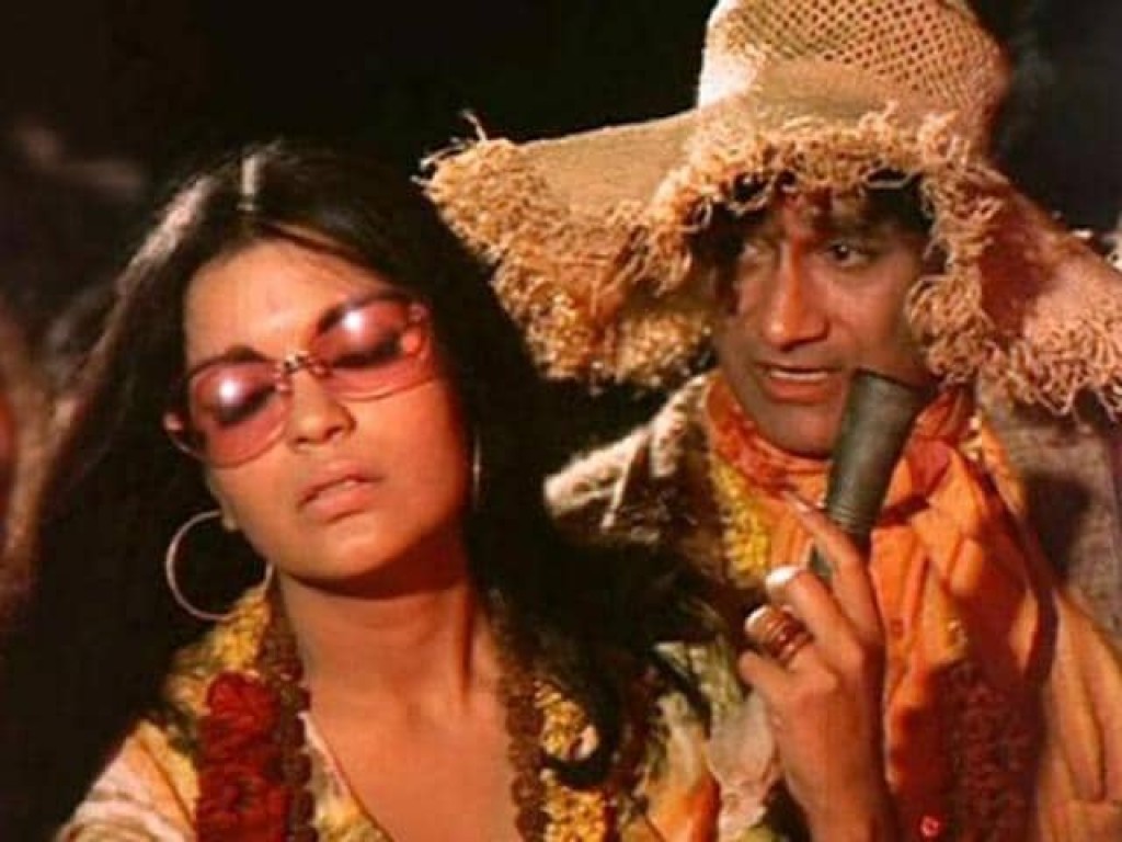 iPhone13 Launch kurumaai ishthihaaruga ''Dum Maro Dum'' raagu, Zeenath Aman huree ufalun!