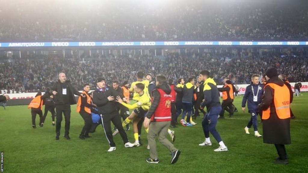 Fenerbahce in nimmee Turkey league in vakinuvaan