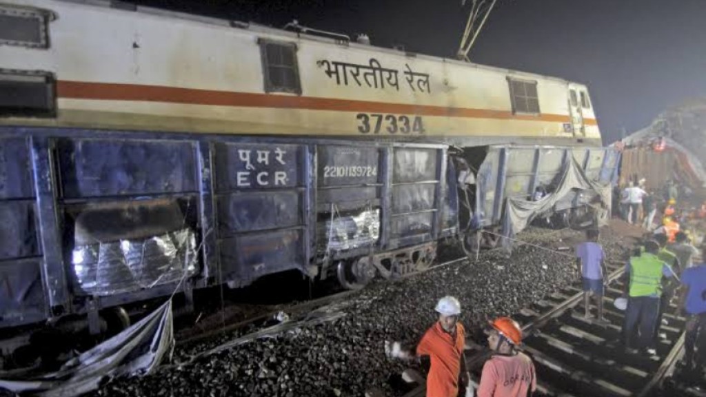 India train crash death toll surpasses 230, estimated 900 injured