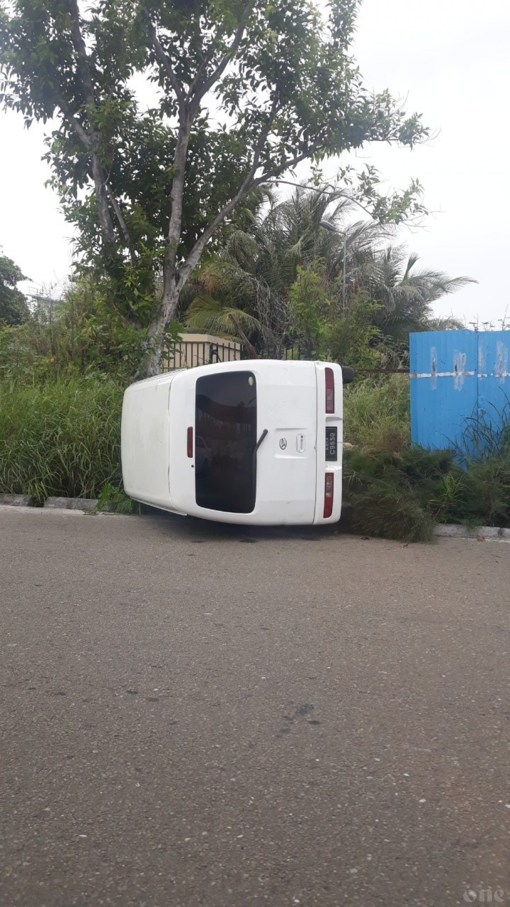 Van flips over in Hulhumale’