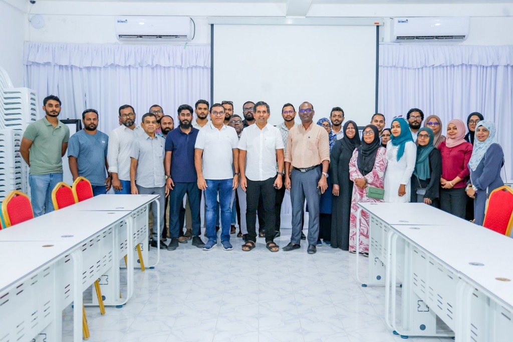 Minister Saeed meets SME's in Addu City