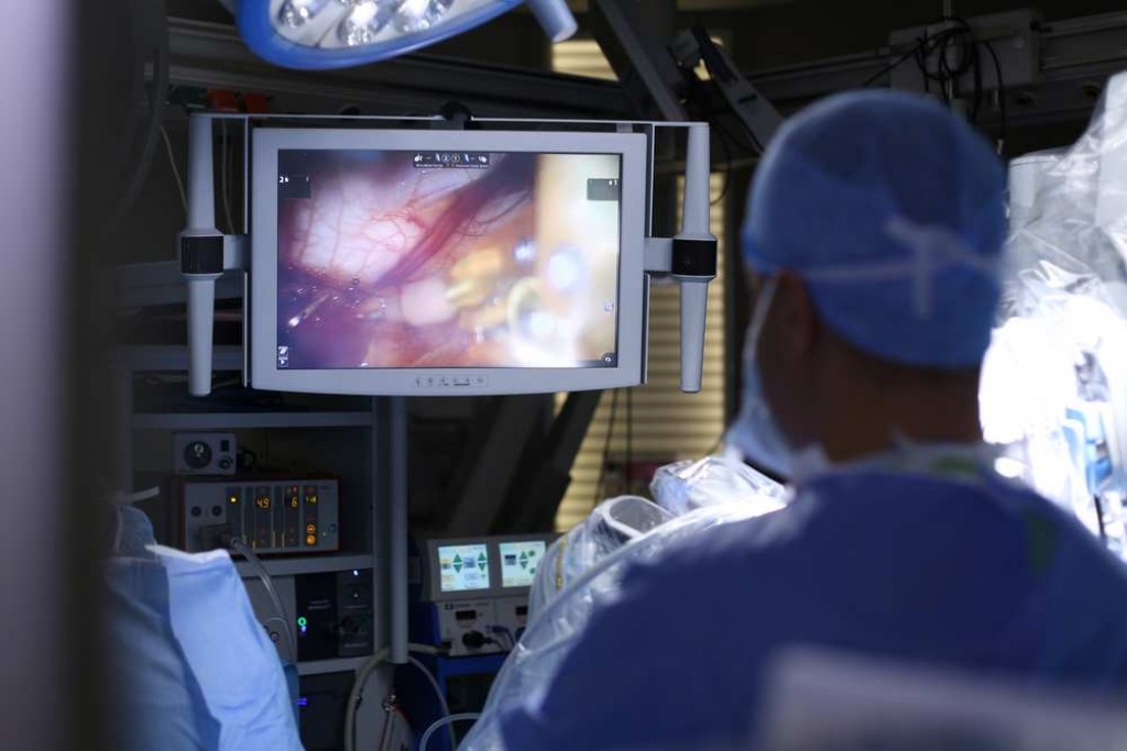 International Space Station gai robot beynunkohggen surgery eh hadhaifi
