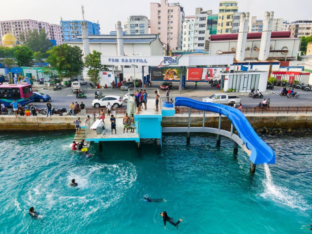 Swimming track ge diving platform aai slide aamunnah hulhuvaalaifi