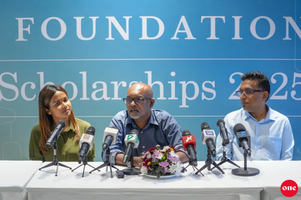The Nautilus Foundation inn muhinmu dhaairaa thakakun scholarship ge furusathu hulhuvaalaifi