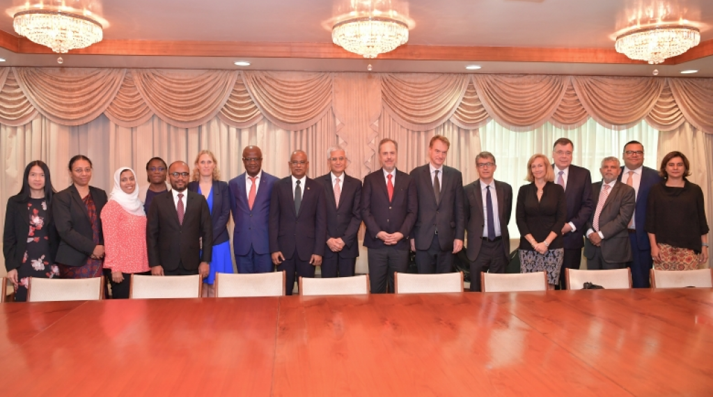 Vazeefaa neiy meehunnah insuarence dhinumah world bank in 370 million rufiya ge hiley ehee