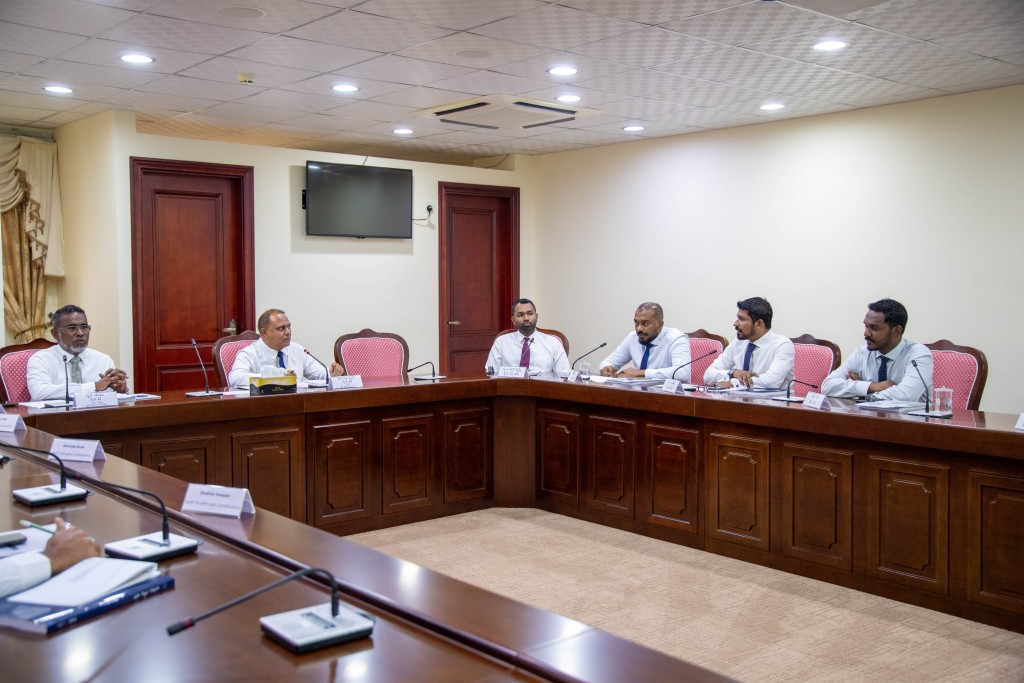 Raees aai iss verinnaa gulhey dhogu habaru thakaa gulhigen fiyavalhu naalhaathee MMC aai Broadcom committee ah