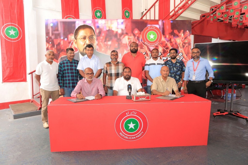 Kureege member Nazim aai Raees ge kureege advisor Shihab JP ah soikurahvaifi