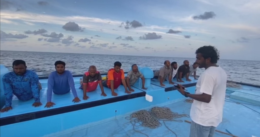 Anehkkaaves Gemanafushi masveringe thafaathu manzareh: Dhoaneege deck matheegai kasrathuge harakaaithah
