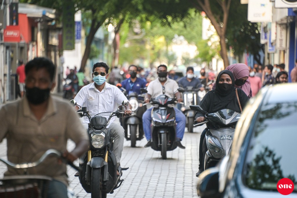 Konme sticker akah license inn 5 point kendeyne, 100 point hussvumun license baathiluvaane!