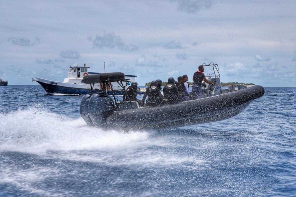 Sea ambulance akaai launch eh jehi accidentve, 3 meehakah aniyaa vejje