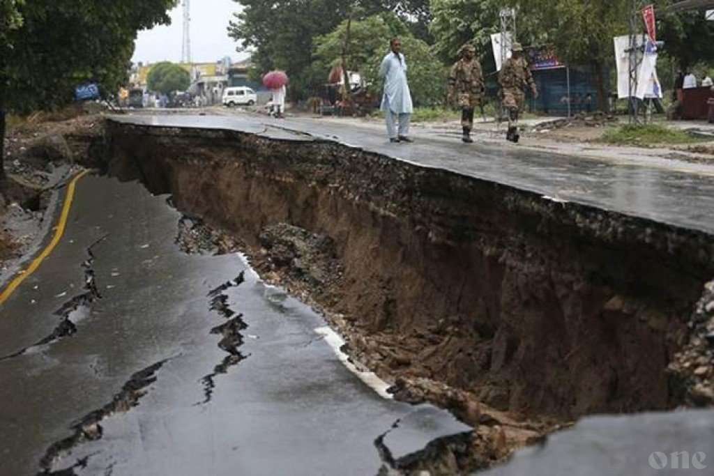 Death toll mounts in Pakistan earthquake on day of mourning