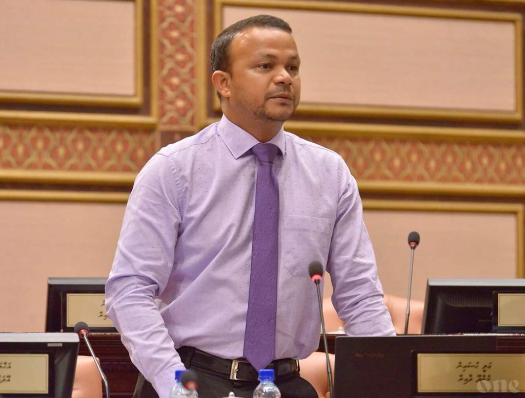 Housing aai food allowance dhinumugai bidheyseennaai Dhivehin thafaathu kurun hahlleh nuvey: Ali Hussain