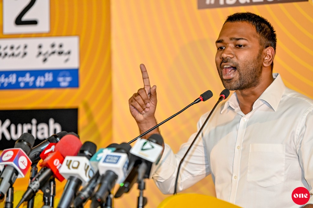 Taxi  ihuthijaajun hayyarukuri drivarunnaai taxi thah dhookollan govaalai kulli massalaeh