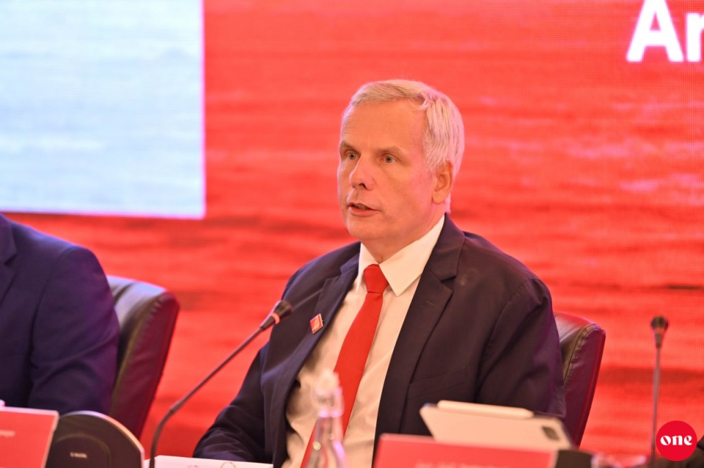 Timothy Sawyer to step down as CEO of Bank of Maldives
