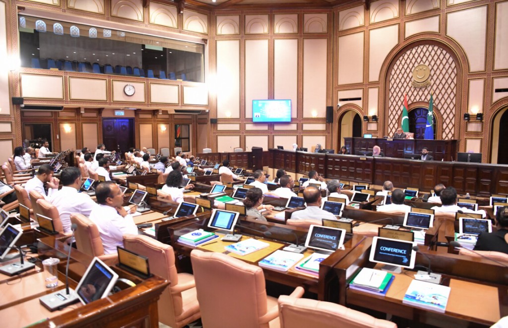 Hovenee rayyithunge meeheh kamuge label alhuvaigen, miwadhu jalsaa ninmaalee budget ah vaahaka dhakkaane menbareh nethigen!