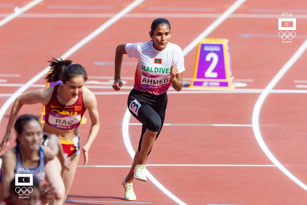Anhen 800 meter dhuvumuge record anekkaaves Fasooha aa koffi