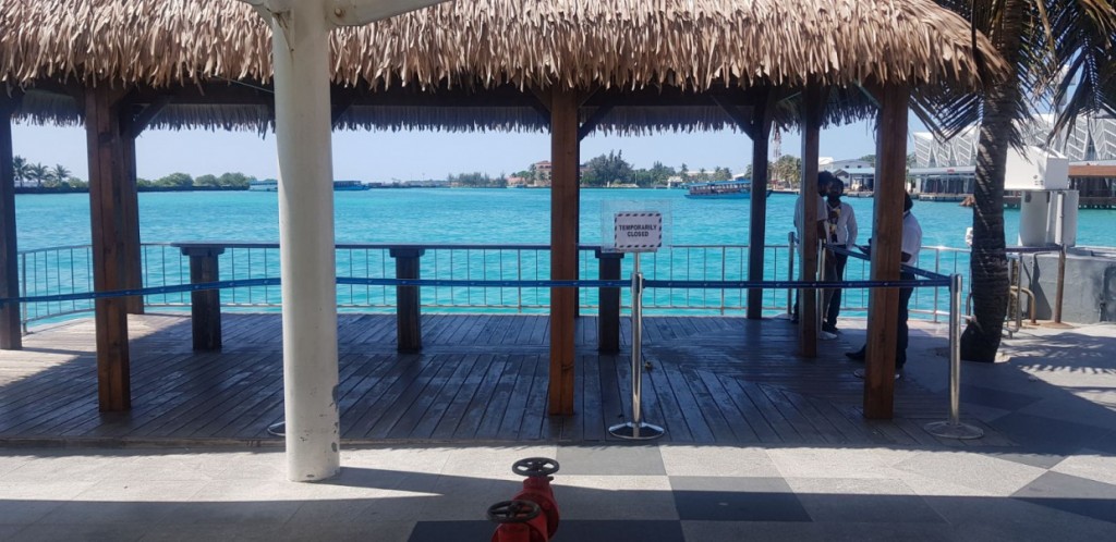 Airport gai hunna dhunfathuge isthiumaalu kuraa hut eh bandhukuran ninmaifi