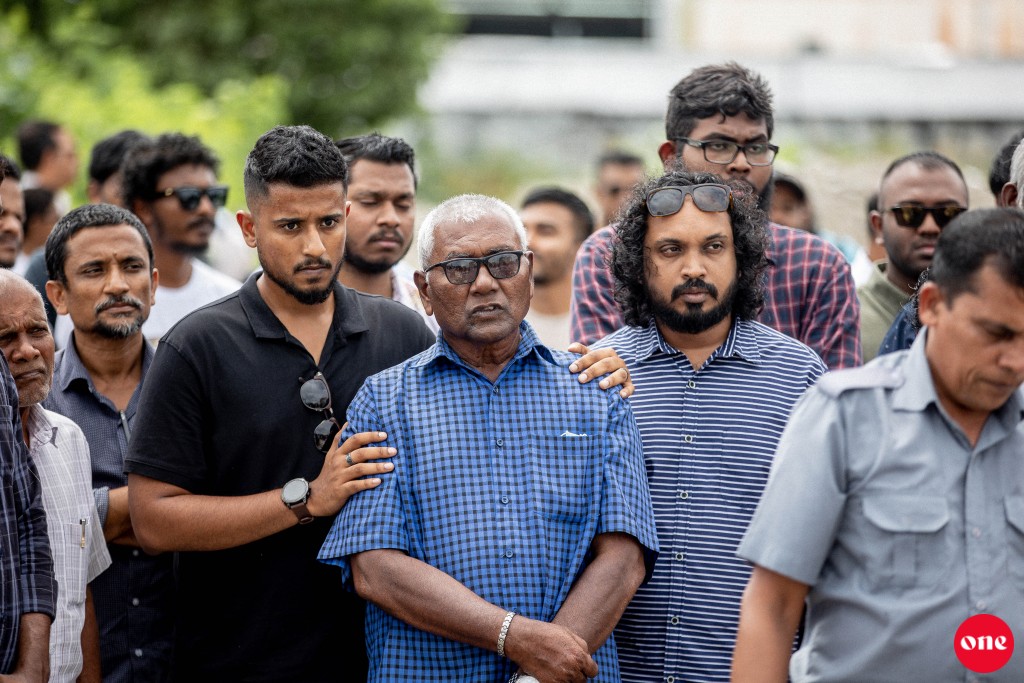 Azhan ge Janazaa baavvaifi