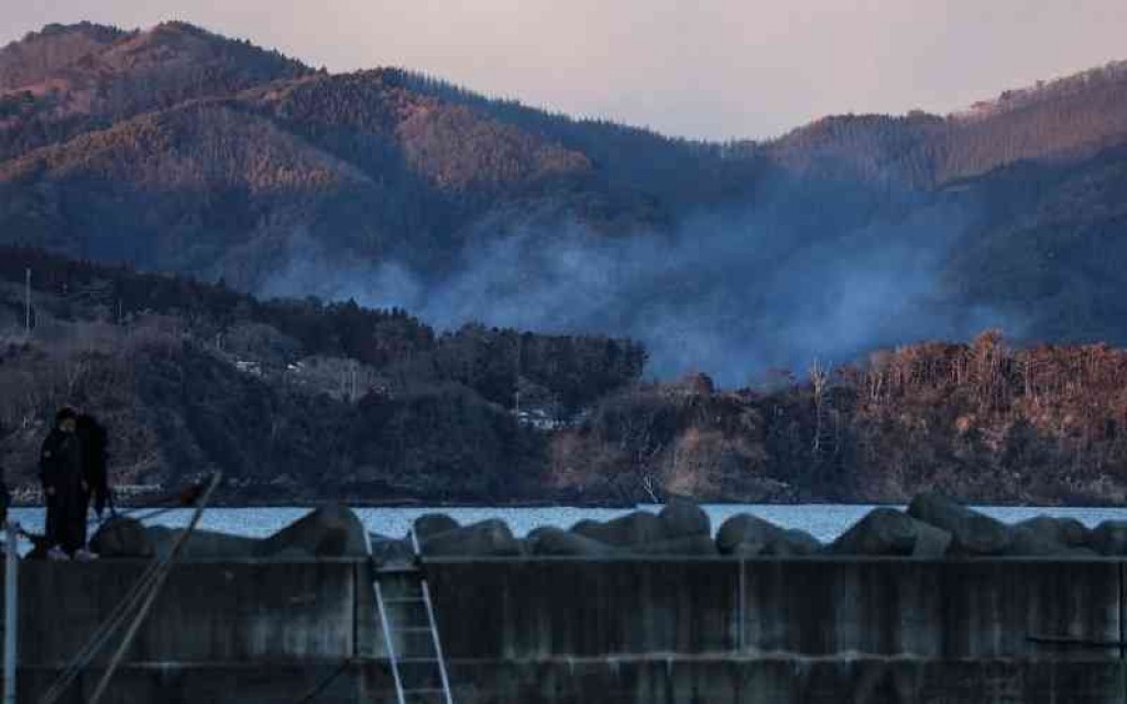 Japan ge jangaleegai roavefaivaa alifaan nivvumah 2,000 fire fighters nerefi