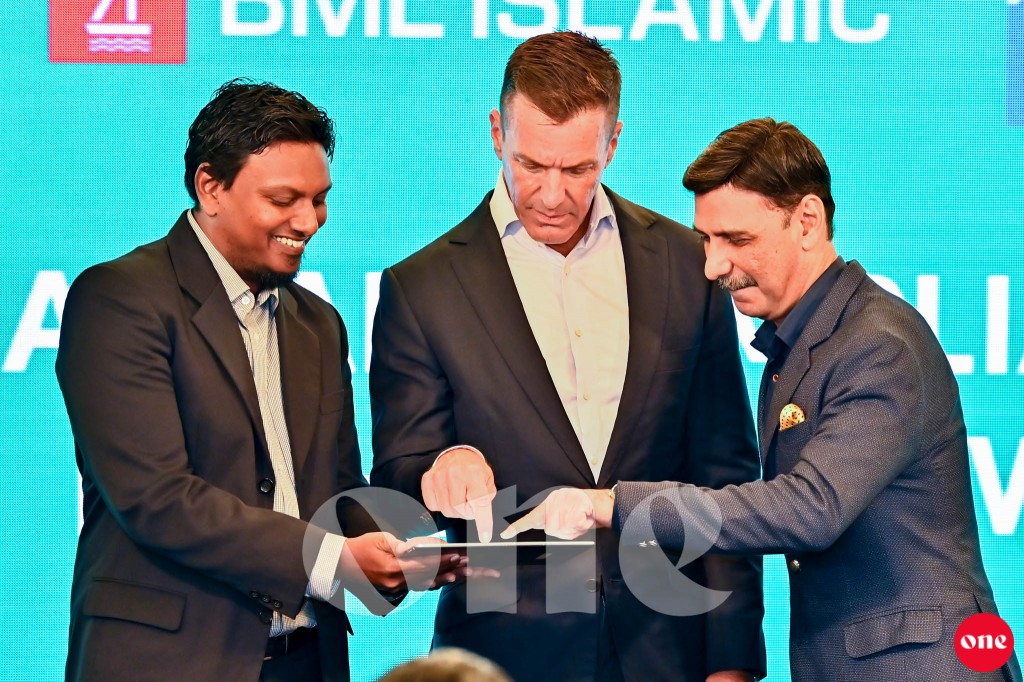 One Photo: BML islamic credit card tha'aaraf kurun