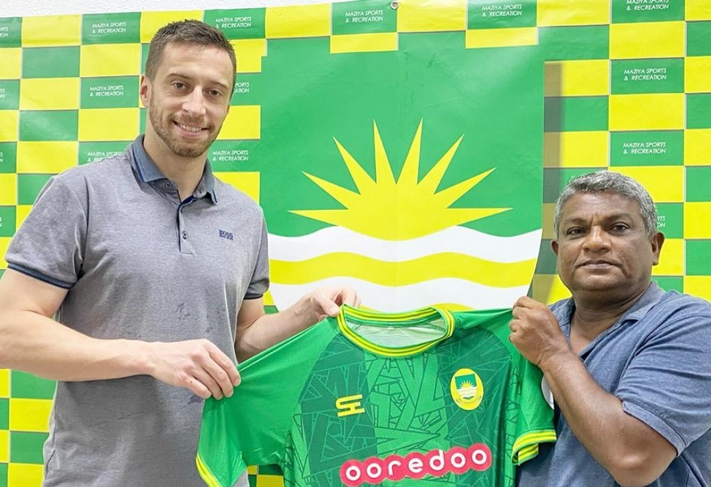 Maziya ah Montenegro ge defender eh, Europe ge league thakugai kulhefaivey