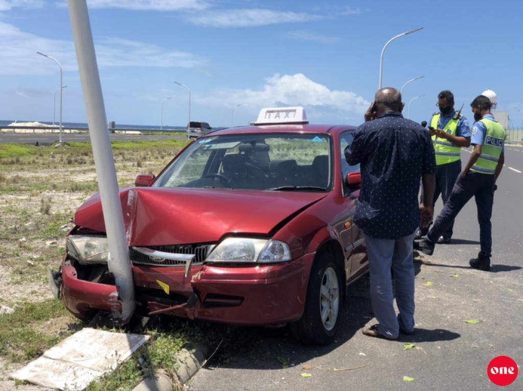 Bridge highway gai baaru speed gai dhiya car eh holhi dhandi akah arai accident vejje