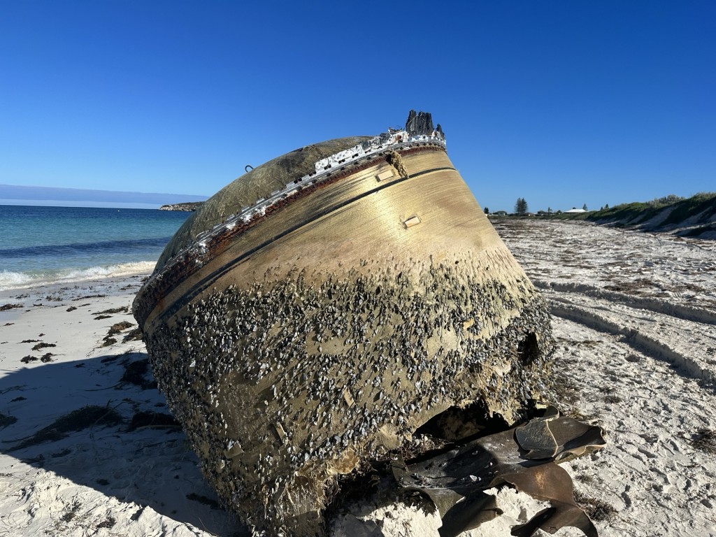 Australia ge beach akun fenunee India in javvah fonuvaali rocket ehge baeh!