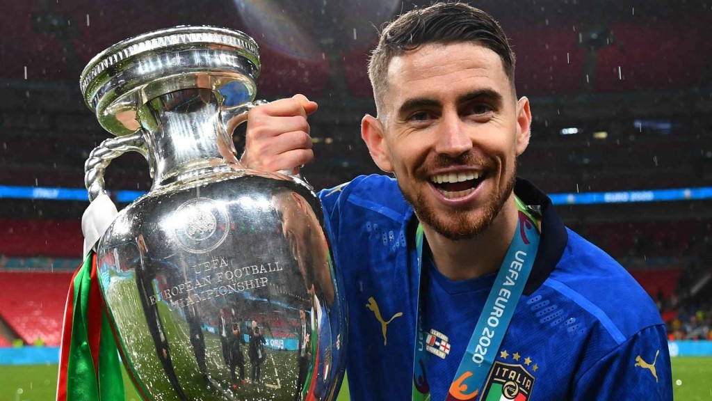 UEFA molhu kulhutheriyakah Jorginho, Denmark captain Kjær aai medical team ah raees haassa inaam