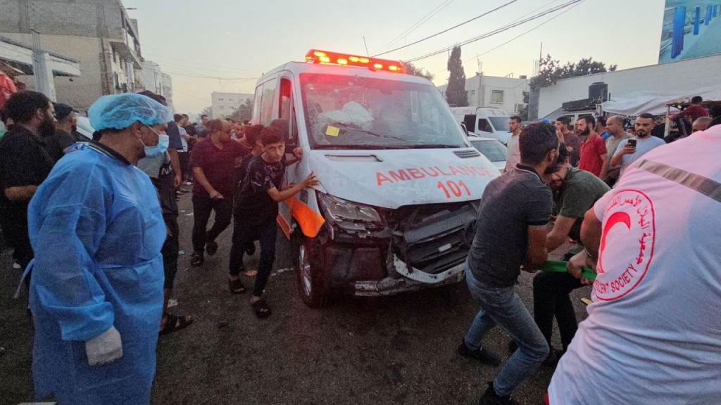 Gaza ge Al-Shifa Hospital beyrugai oii Ambulance ah dhin hamala gai 15 meehun maruvejje