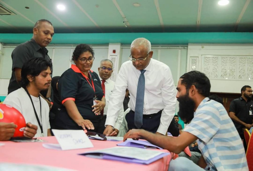 Boahimenumuge masaikathah hurihaa rayyithun ehbaarulun dhinumah Raees edhivadaigenfi