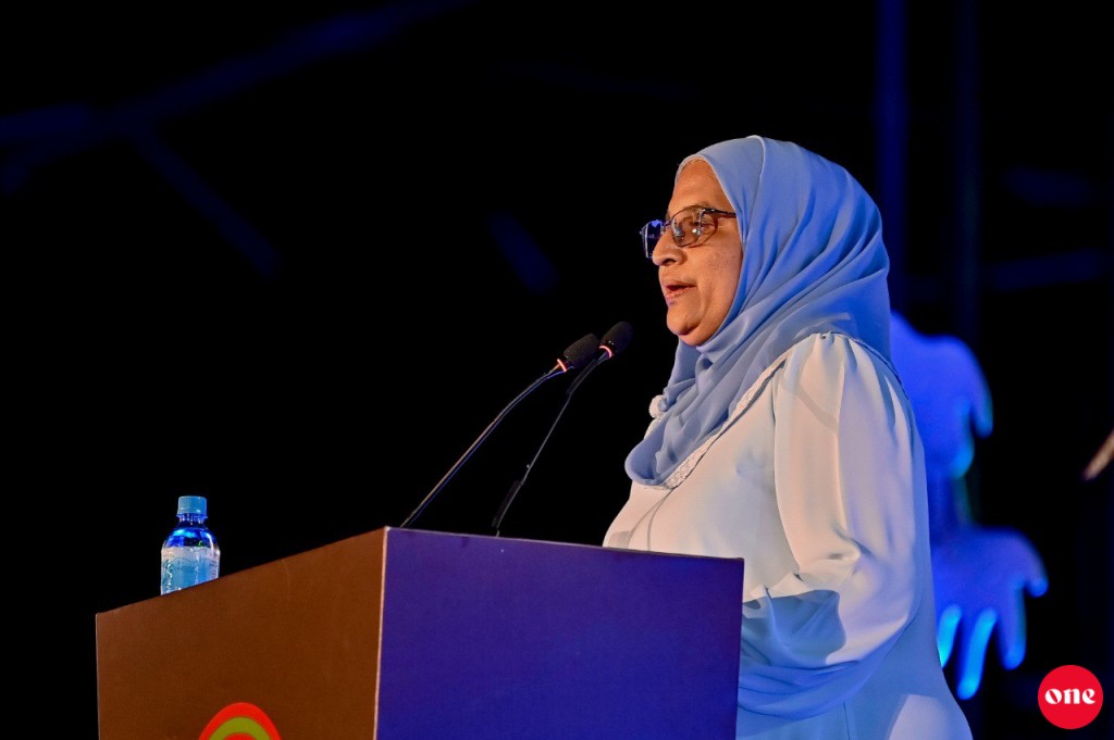 Ihulaastheri kamaai gaabilu kamaa medhu suvaalu kuraane jaaga eh noannaane: Azima